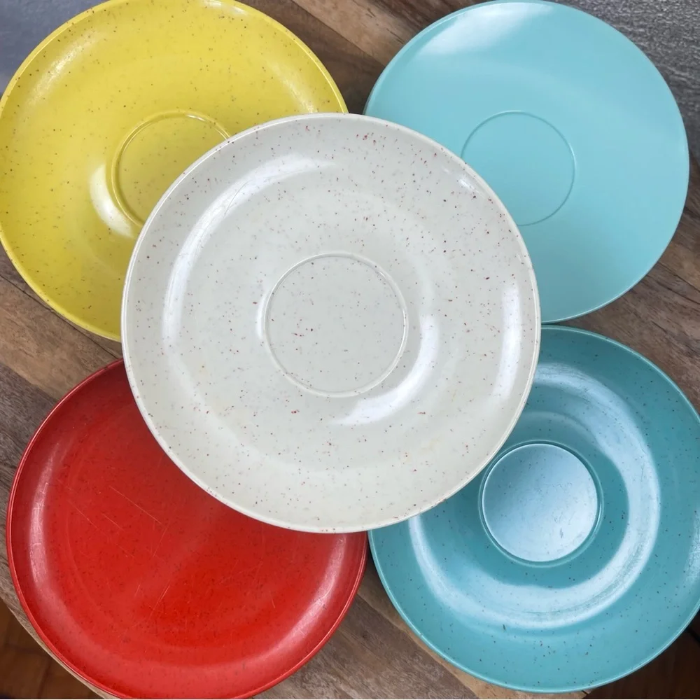Vintage l 50s Kenro Holiday Melmac Melamine MCM Kitsch Confetti Round Plates Set